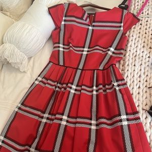 Elizabeth McKay red black white dress Size 6 no marks or stains thick material